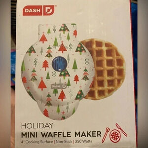 Dash Holiday Christmas Trees Mini Waffle Maker New 4 Inch